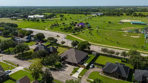 View/Area - 20 Chuckwagon Ct, Angleton, TX 77515 photo 2 of 2