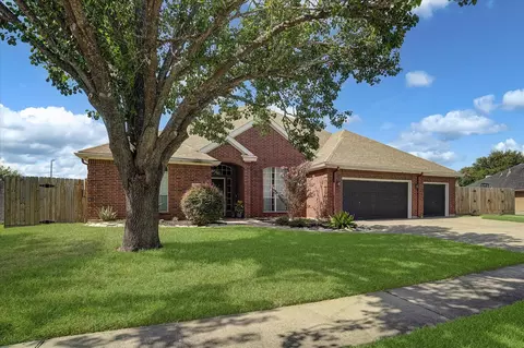 Exterior - 20 Chuckwagon Ct, Angleton, TX 77515 photo 2 of 7