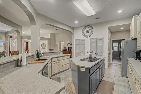Kitchen - 20 Chuckwagon Ct, Angleton, TX 77515 photo 1 of 4