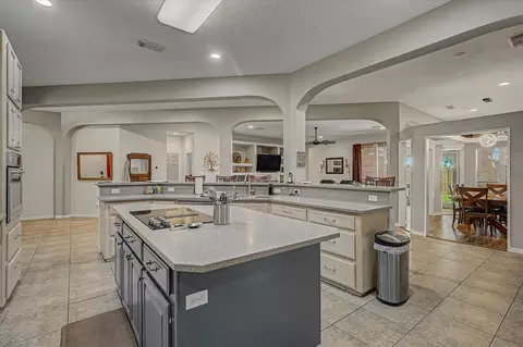 Kitchen - 20 Chuckwagon Ct, Angleton, TX 77515 photo 2 of 4