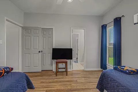 Bedroom - 20 Chuckwagon Ct, Angleton, TX 77515 photo 4 of 5