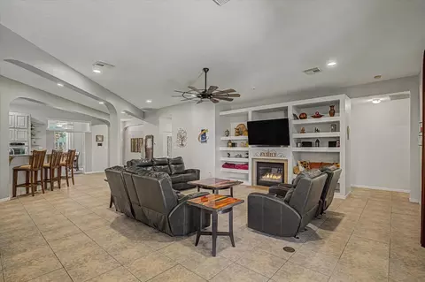 Living - 20 Chuckwagon Ct, Angleton, TX 77515 photo 1 of 2