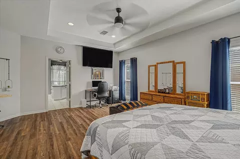 Bedroom - 20 Chuckwagon Ct, Angleton, TX 77515 photo 3 of 5