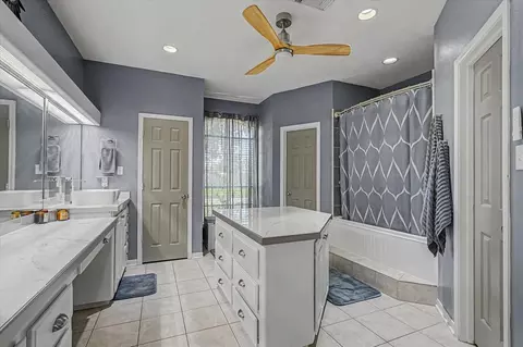 Bath - 20 Chuckwagon Ct, Angleton, TX 77515 photo 1 of 5