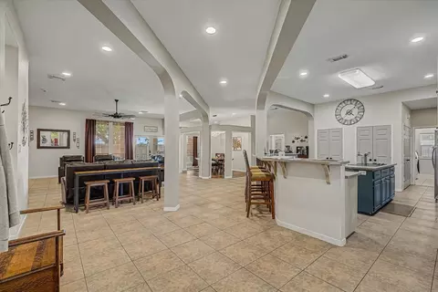 Entry Way - 20 Chuckwagon Ct, Angleton, TX 77515 photo 2 of 2