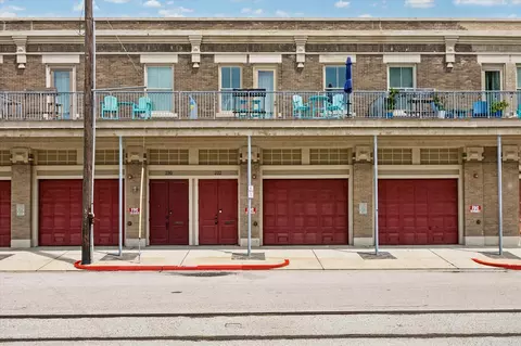 222 20th St, Galveston, TX 77550