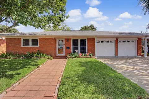 7213 Youpon Dr, Galveston, TX 77551