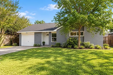 415 Bellmar Ln, Friendswood, TX 77546