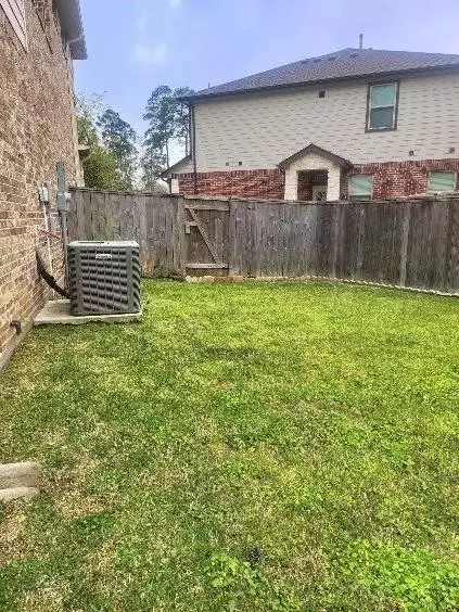 Exterior - 114 Silver Sky Ct, Conroe, TX 77304 photo 6 of 7