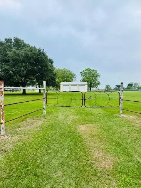 1356 County Road 142 Allenhurst Rd, Van Vleck, TX 77482