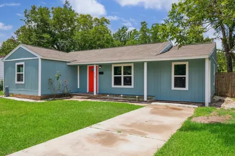 210 Laurel St, Lake Jackson, TX 77566