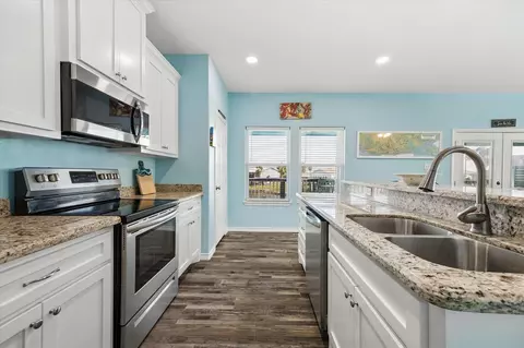 Kitchen - 161 Four Master Rd, Freeport, TX 77541 photo 3 of 4