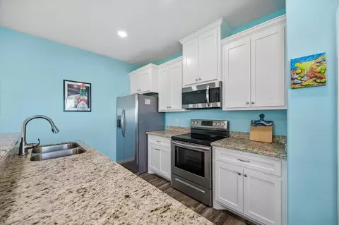 Kitchen - 161 Four Master Rd, Freeport, TX 77541 photo 2 of 4