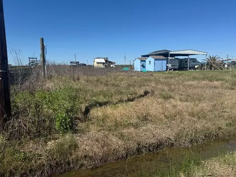 1455 Mabry St, Gilchrist, TX 77617