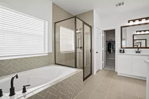 Bath - 21907 Iris Colony Dr, Waller, TX 77484 photo 1 of 3