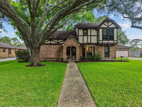 1810 Hunt Dr, Friendswood, TX 77546
