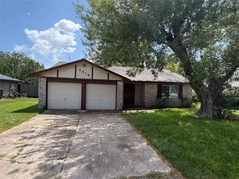 4614 27th St, Dickinson, TX 77539