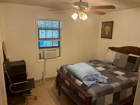 Bedroom - 1904 Dodge Ln, Wallis, TX 77485 photo 2 of 3