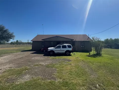 1904 Dodge Ln, Wallis, TX 77485