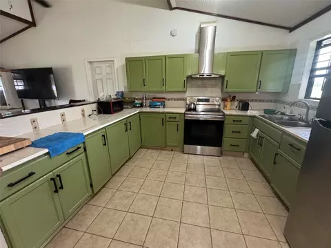 Kitchen - 1904 Dodge Ln, Wallis, TX 77485 photo 2 of 2