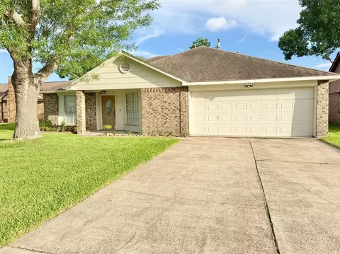 10940 Collingswood Dr, La Porte, TX 77571