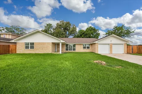 405 N Fulton St, Texas City, TX 77591