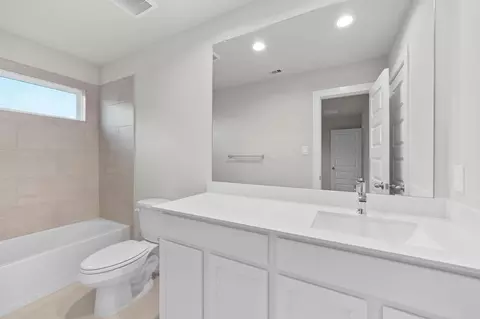 Bath - 3030 Spitfire Dr, Rosenberg, TX 77471 photo 3 of 4