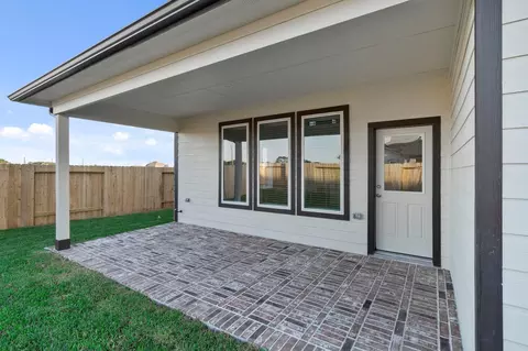 Exterior - 3030 Spitfire Dr, Rosenberg, TX 77471 photo 2 of 5
