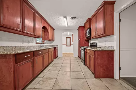 6027 De Moss Dr, Houston, TX 77081