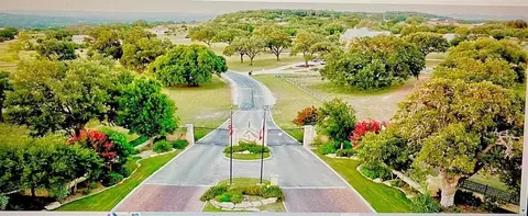 530 Buckskin Trl, Bandera, TX 78003
