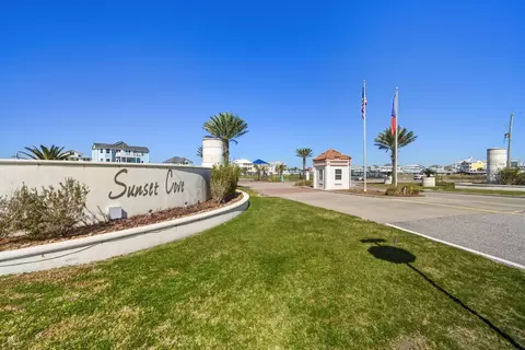 21314 Scissor Tail Ln, Galveston, TX 77554