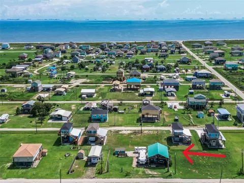 122 Ocean Breeze Dr, Crystal Beach, TX 77650
