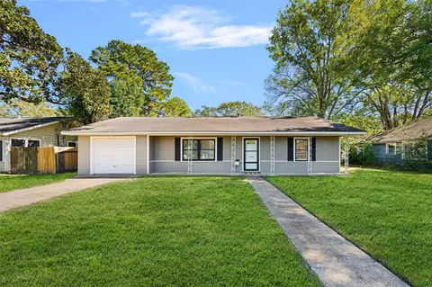 706 Avenue I, El Campo, TX 77437
