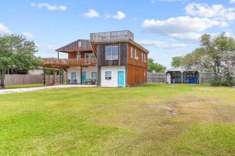 107 Missy St, Port O'connor, TX 77982
