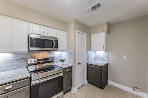 Kitchen - 21022 Waymare Ln, Spring, TX 77388 photo 3 of 6