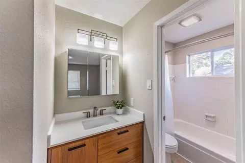 Bath - 21022 Waymare Ln, Spring, TX 77388 photo 3 of 3