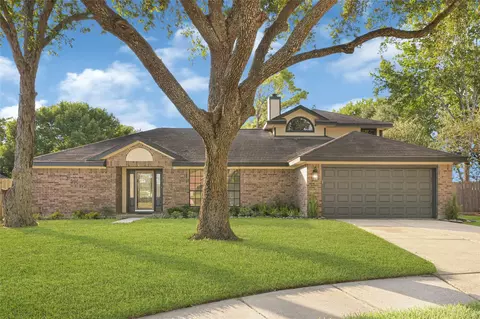 2506 Walnut Grove Ct, Pearland, TX 77584