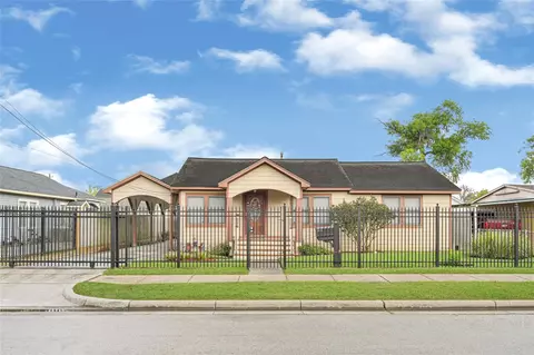 6907 Waxahachie St, Houston, TX 77020