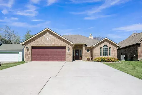 7034 Pleasure Lake Dr, Willis, TX 77318