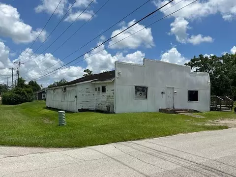 326 N Erskine St, Angleton, TX 77515