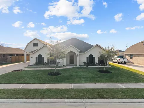 2616 Apache St, League City, TX 77573