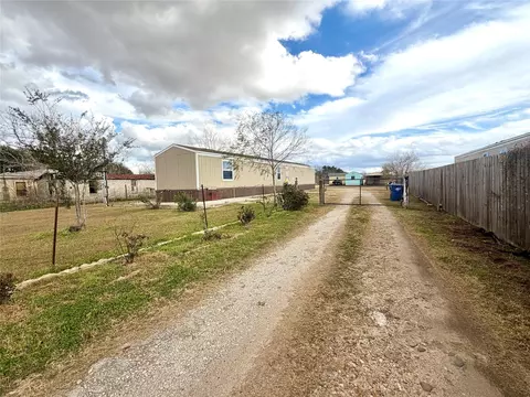 310 Beaks Ave, Eagle Lake, TX 77434
