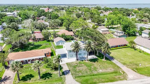 204 S Bay Blvd, Palacios, TX 77465