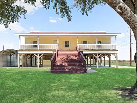 7839 S Gulfway Dr, Sabine Pass, TX 77655