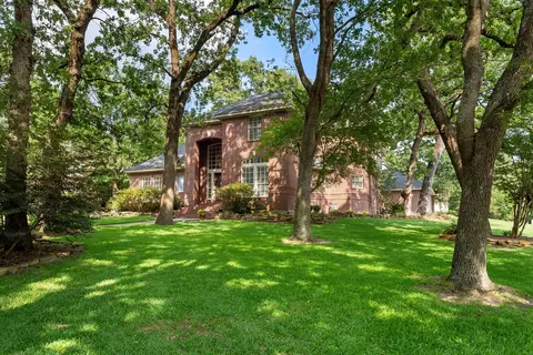 1 Fairmont Ct, Conroe, TX 77304