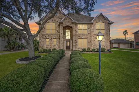 1915 Blue Quail Dr, Friendswood, TX 77546