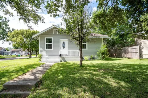 3201 Iowa St, Baytown, TX 77520