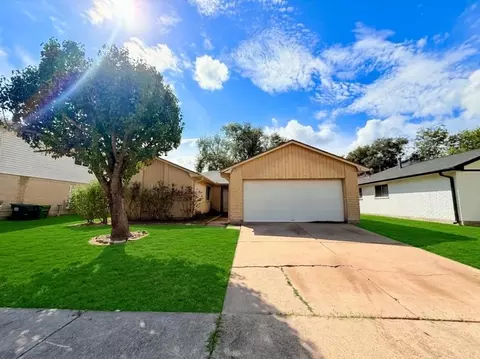 1118 W Belgravia Dr, Pearland, TX 77584