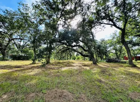 202 Jones Rd, Angleton, TX 77515 photo 2