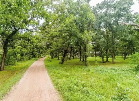 202 Jones Rd, Angleton, TX 77515